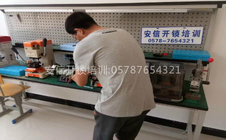 学开锁修锁技术简单吗