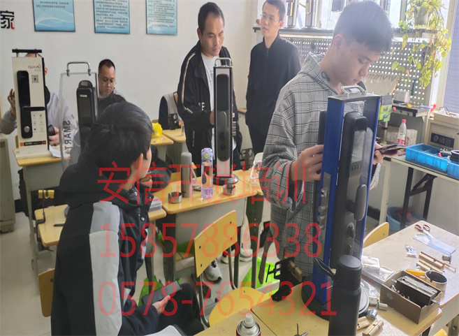 小孩子不读书学智能锁练习
