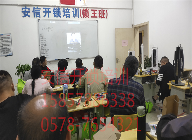 小孩子不读书学开锁
